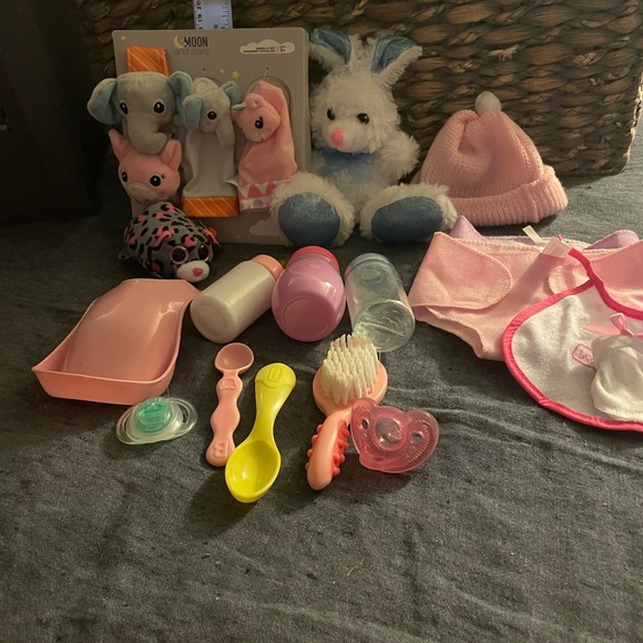 Lot: 1 American Girl, 1 baby alive, 4 baby dolls, 2 cabbage cuties and more! - Picture 10 of 13